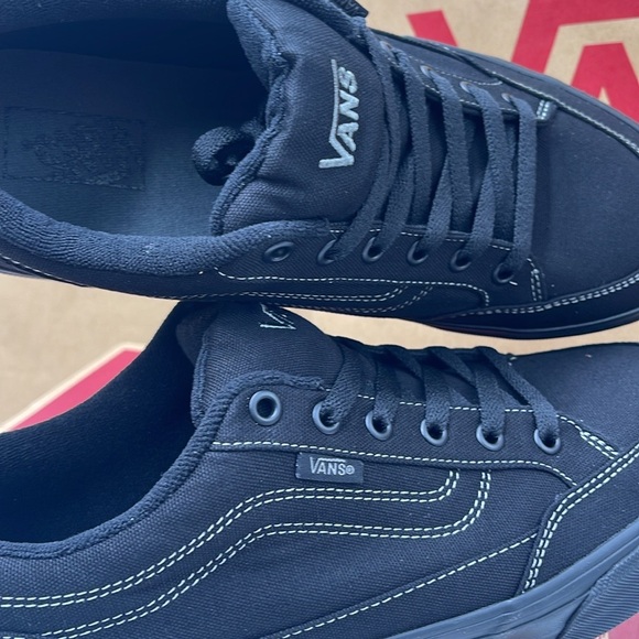 Vans Men’s Bearcat (Canvas) Black/Black
VN000DT2186
Sneakers - Picture 8 of 16